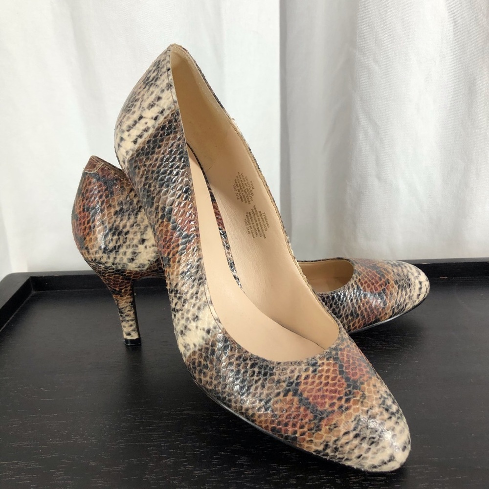 Nine West snake print pumps round toe size 7